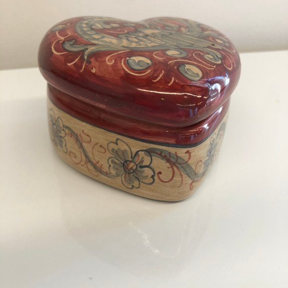 Hand-Painted Ceramic Heart Trinket Box with Lid - Picture 4 of 5